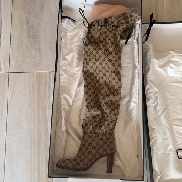 Brand new authentic GUCCI over the knee Puffer Boots monogram beige Ebony boots - Picture 8 of 9
